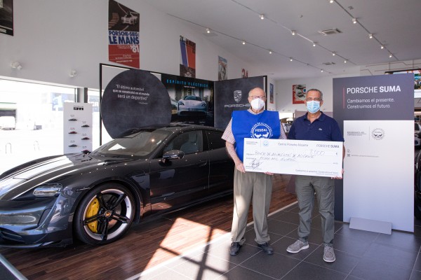 Porsche Alicante dona 8.000 euros al Banco de Alimentos