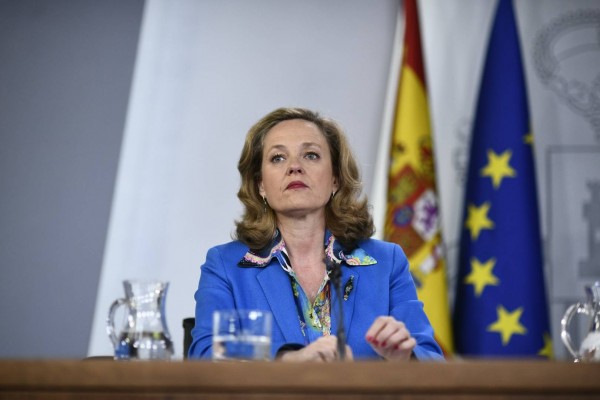 La ministra Calviño presenta en Bruselas la fusión de Bankia y Caixabank
