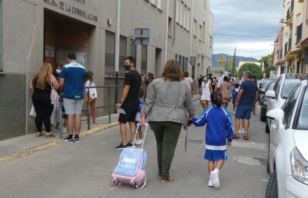 Nules formará a familias en el uso de plataformas online para la enseñanza a distancia