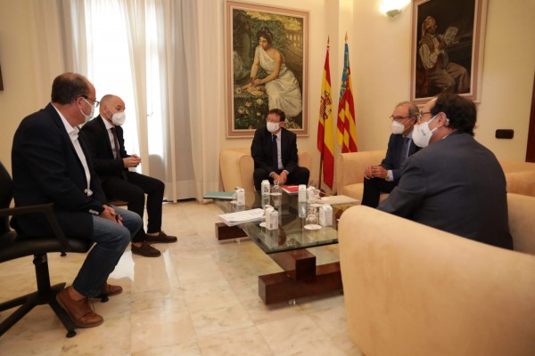El azulejo recarga las pilas en verano y prevé cerrar el año con una caída en torno al 10%