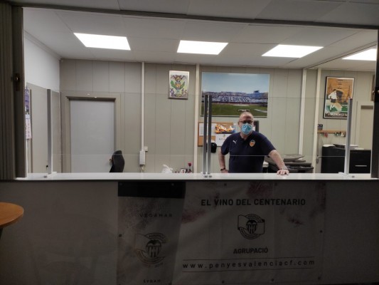 El Valencia insta a la APV a abandonar el bajo de Mestalla y los peñistas se reunirán esta noche