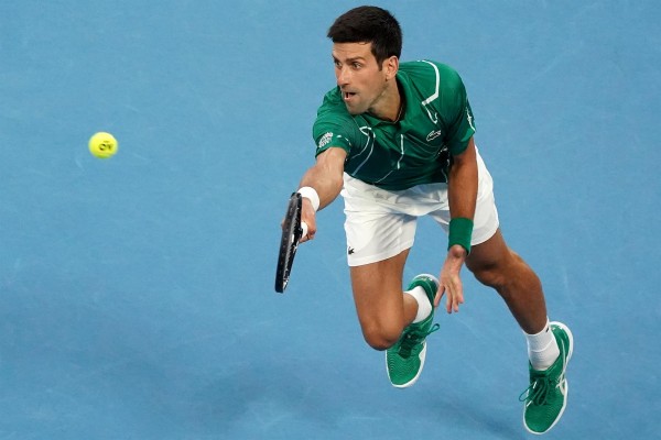  Djokovic es descalificado del US Open por un pelotazo a una juez de línea