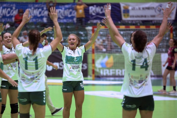 El Balonmano Elche cierra la mejor temporada de su historia con dos subcampeonatos
