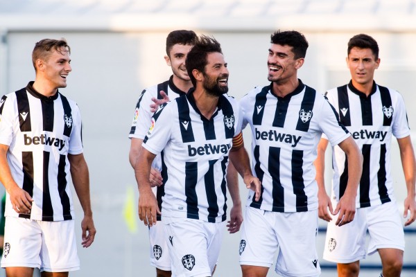 (1-0) El Levante se lleva el amistoso ante el Castellón tras un duelo disputado