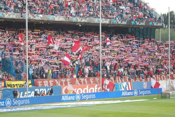 Antiviolencia multa con 30.000 euros a Depor, Sevilla y Atlético por permitir pancartas de sus ultras