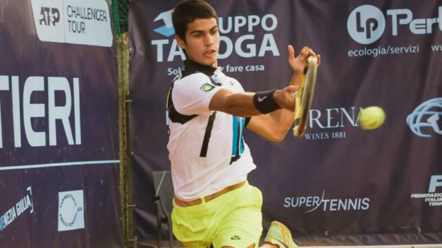 Alcaraz da otro paso adelante hasta las semifinales del torneo de Cordenons