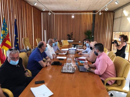 La izquierda y Vox se imponen al bipartito y fuerzan a asumir fallos en la limpieza escolar de Alicante