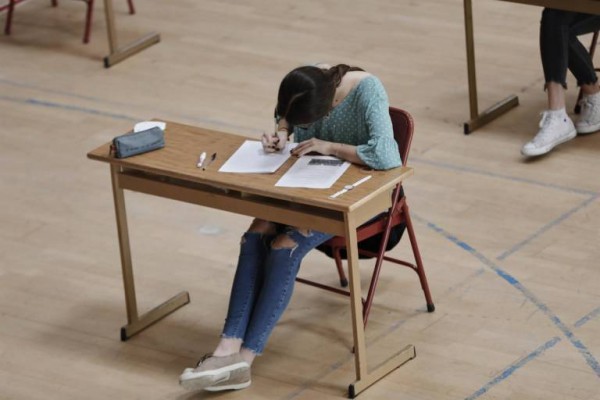 Sánchez pide a las CC.AA no cerrar colegios sin consultar con Sanidad 