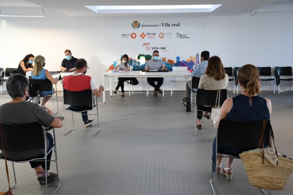 Benlloch informa al Consejo Escolar de Vila-real sobre las acciones para una vuelta al cole segura