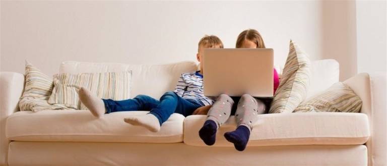 El tiempo frente a la pantalla y la duración del sueño: fórmula para predecir el peso en los niños