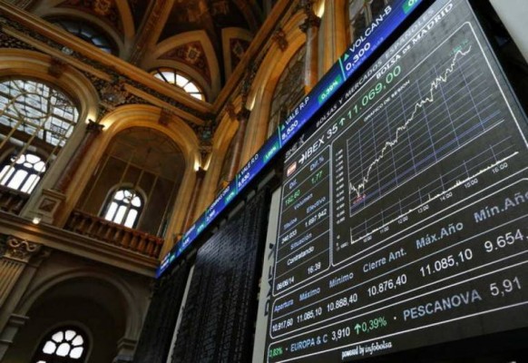 El Ibex 35 se lanza a por el 11.000 y el Banco Popular rebota con fuerza