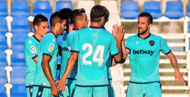El Levante, sin brillantez, gana al Cartagena 