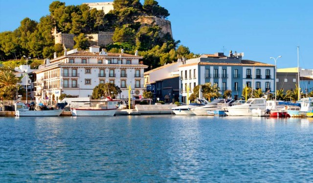 Dénia suma tres nuevos brotes con 18 casos y su tasa de positivos es la más alta de toda la costa