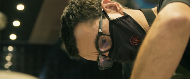 Óscar Bernàcer filma el retrato más íntimo de Ricard Camarena con la covid-19 de telón de fondo