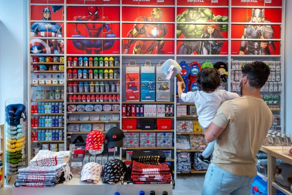 El gigante del diseño japonés Miniso crece en Alicante y abre en el antiguo local de Don Algodón
