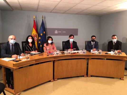 Illa traslada a las autonomías la importancia de que el curso escolar se inicie de forma presencial