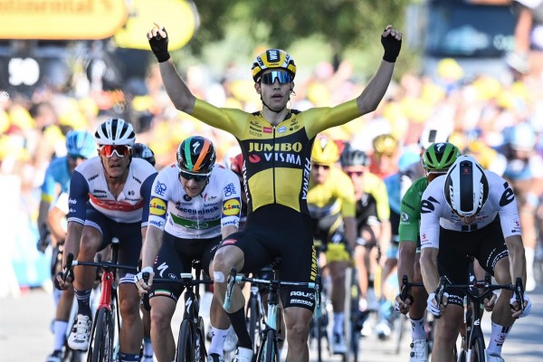 Van Aert también destroza rivales al esprint en el Tour
