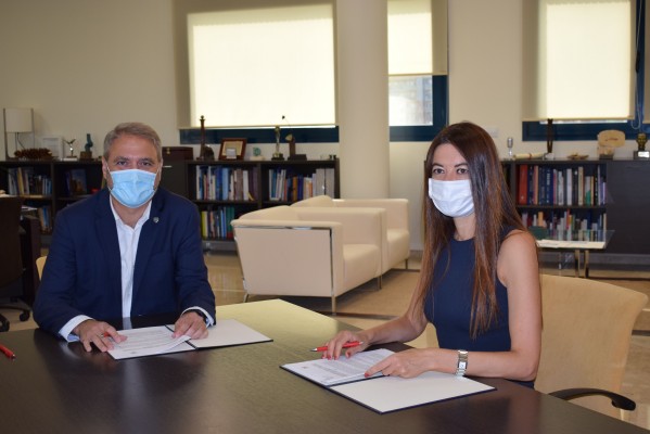 La UMH y la Generalitat Valenciana crean la Cátedra de Brecha Digital y buen uso de las TIC 