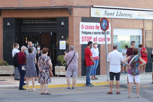 Afectados de la residencia de mayores Sant Llorenç de Vila-real piden asegurar atención de usuarios
