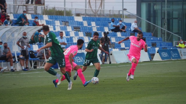 El Castellón paga sus errores defensivos ante el Mallorca (2-0)