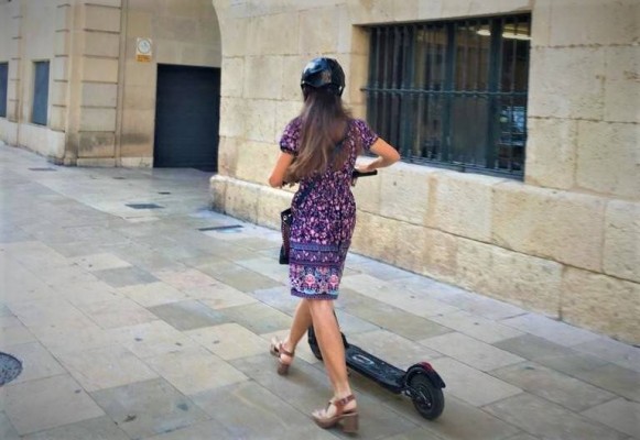 El PSOE de Alicante pide una campaña informativa sobre las normas para circular con patinete