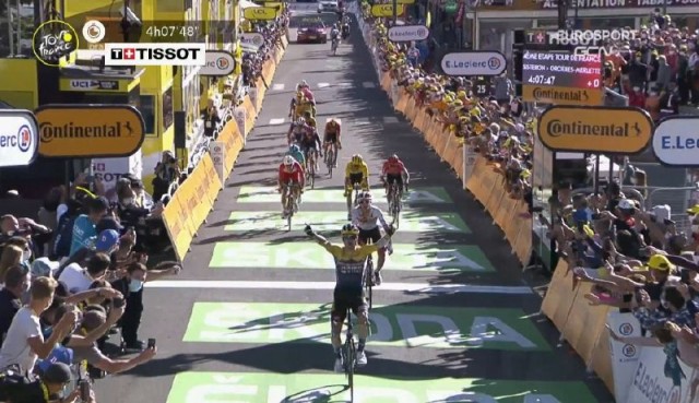 Roglic muestra sus cartas en el Tour con triunfo en el primer final en alto