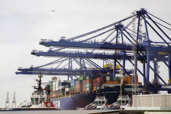 Los estibadores convocan otros cinco días de paro en los puertos para este mes

