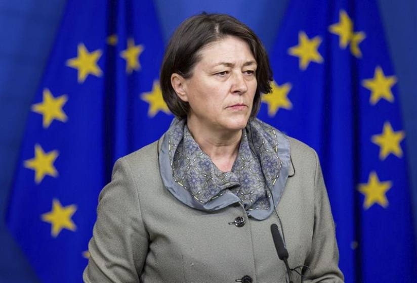 La comisaria europea de Transportes pide a estibadores y patronal que mantengan la negociación