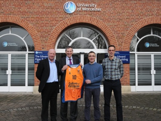 Valencia Basket alcanza un acuerdo de colaboración con la Universidad de Worcester