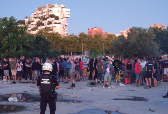 Una fiesta clandestina en Benimaclet se salda con 156 denuncias y dos detenidos
