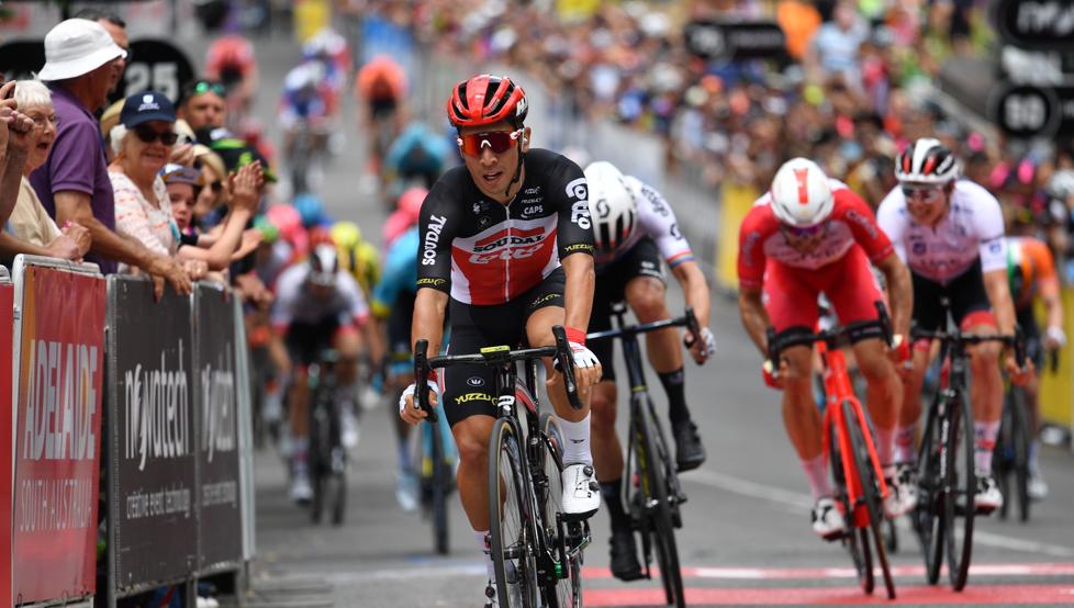 Ewan gana el esprint de Sisteron y Alaphilippe sigue de líder
