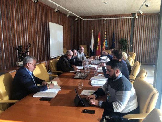 La izquierda y Vox se unen para reducir pagos a la contrata de limpieza de colegios de Alicante