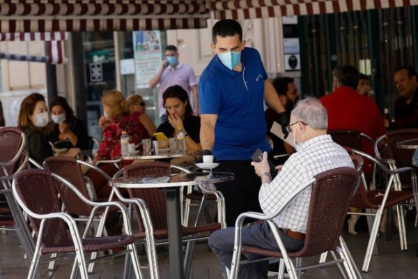Los hosteleros recurren ante la Justicia el cierre de locales y la limitación de reuniones a seis personas