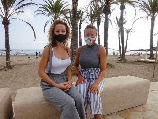 Dos emprendedoras de Xàbia diseñan un tipo de calzado para el trabajo “made in Petrer”
