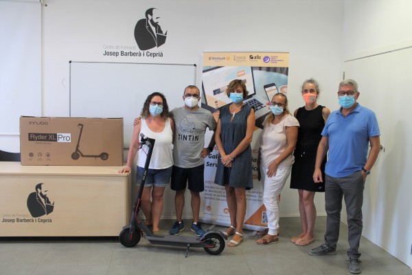 Benicàssim entrega el premio de la campaña del comercio local por el uso de las nuevas tecnologías