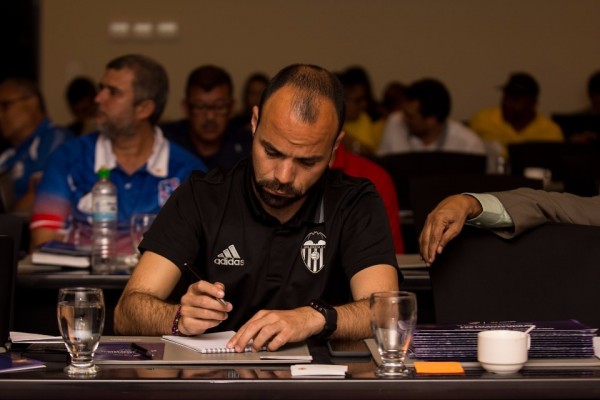 El turno para la Academia
