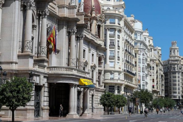 El Ayuntamiento de València prepara una batería de reuniones para afrontar la 'vuelta al cole'
