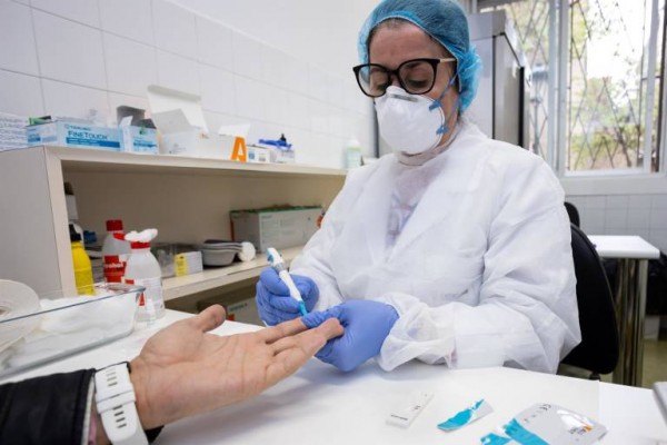 Sanidad cierra acuerdos con laboratorios privados e instituciones públicas para realizar PCR
