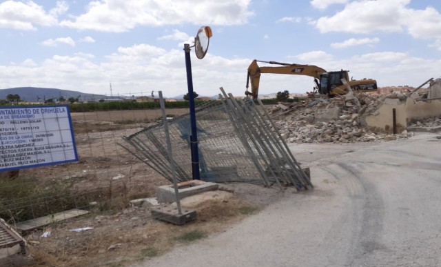Inician las obras de la gasolinera y restaurante en el Camino Viejo de Callosa, en Orihuela, al contar con la licencia ambiental