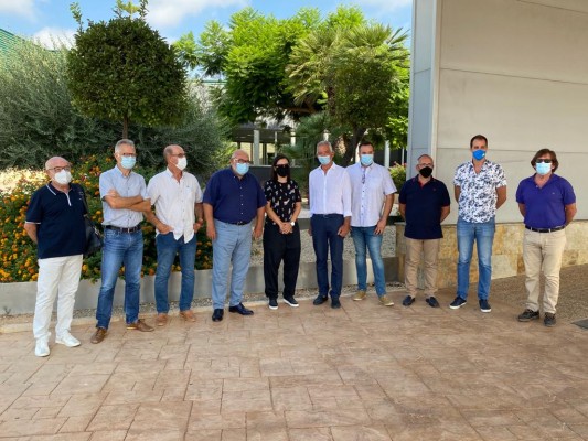 Cuadrillas estables y espacios para temporeros infectados: Algemesí arranca la recogida de cítricos