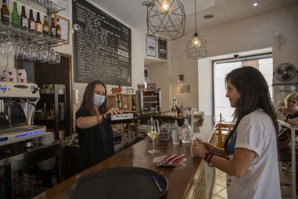 La pandemia destruye 265.000 empleos en la hostelería y 423.000 siguen en un ERTE
