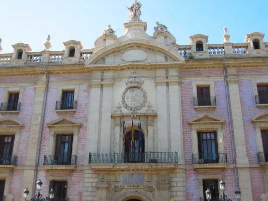 La Abogacía Valenciana, en contra de la medida adoptada por el CGPJ para resolver los casos de cláusulas suelo