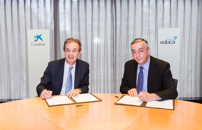 El presidente de CaixaBank, Jordi Gual, y el director general de Funcas, Carlos Ocaña, en 2018.  - 