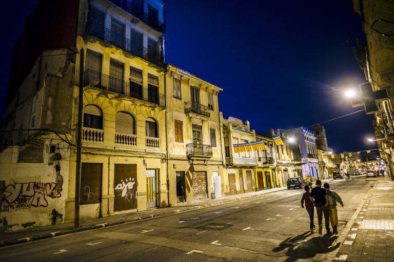 València mantiene tres de cada cuatro viviendas municipales y 20 solares vacíos en el Cabanyal