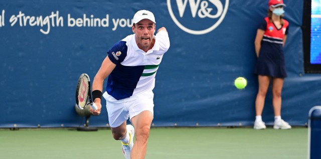 Bautista remonta ante Khachanov y accede a cuartos de final del Masters 1000 de Cincinnati