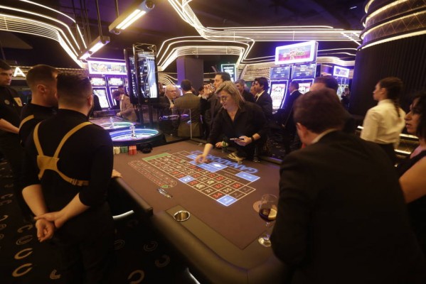 El PSOE acusa a la Comunidad de no poner límite a los salones de juego pese a la pandemia
