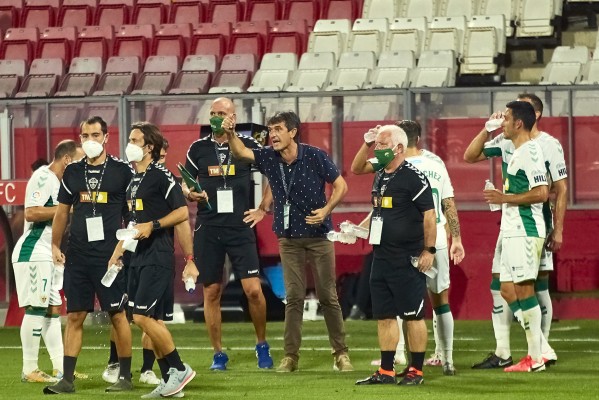 Jugadores y afición del Elche despiden a Pacheta con elogios en las redes sociales
