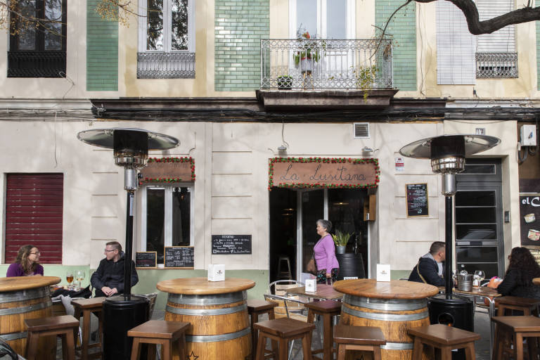 València revisará tres multas por repartir comida solidaria en el confinamiento
