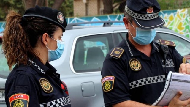 La Policía Local de València denuncia este fin de semana a 231 personas por no llevar mascarilla
