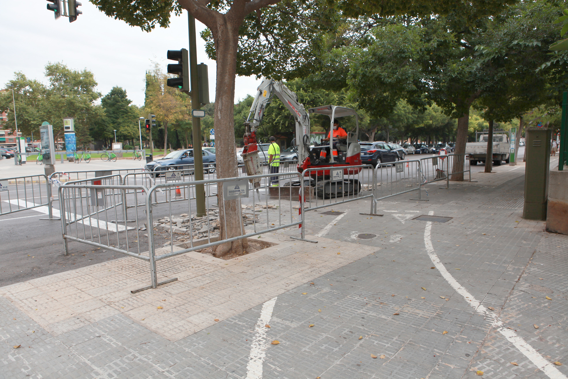 Castelló inicia las obras en la avenida Chatellerault para transformar la vía ciclopeatonal en carril bici